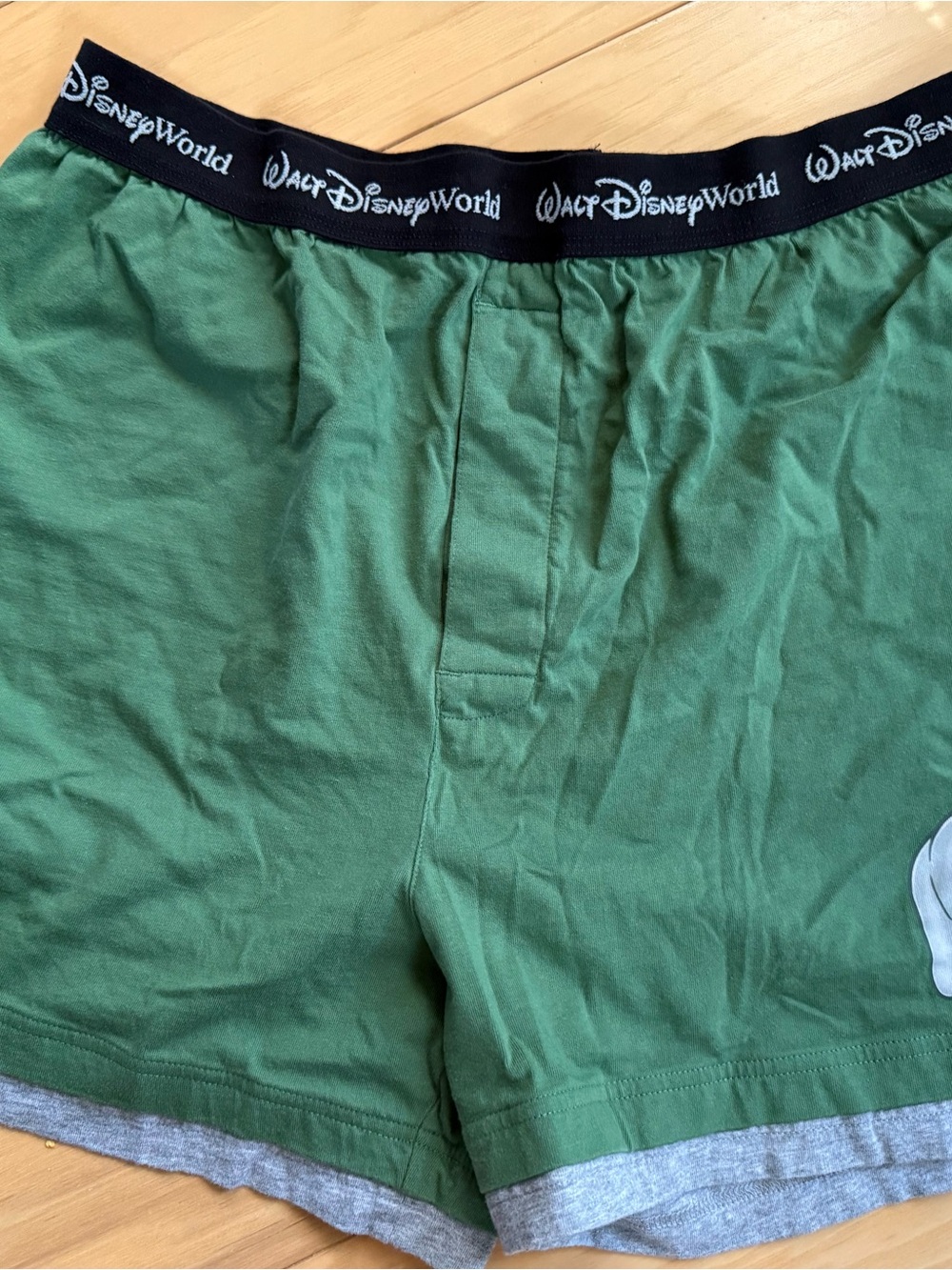 Vintage Y2K Walt Disney World Men's Green ‘Grumpy’ Lounge Shorts